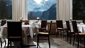 Restaurant_Altitude_Dining_Room_Mountain_Winter_View_Beausite_Park_Hotel
