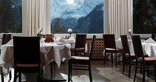 Restaurant_Altitude_Dining_Room_Mountain_Winter_View_Beausite_Park_Hotel